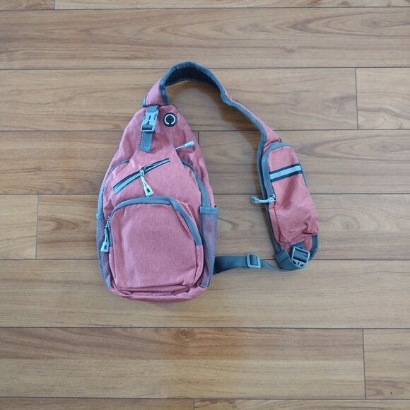 Movie&Men/Woman it's a dull red and gray backpack - Picture 11 of 16